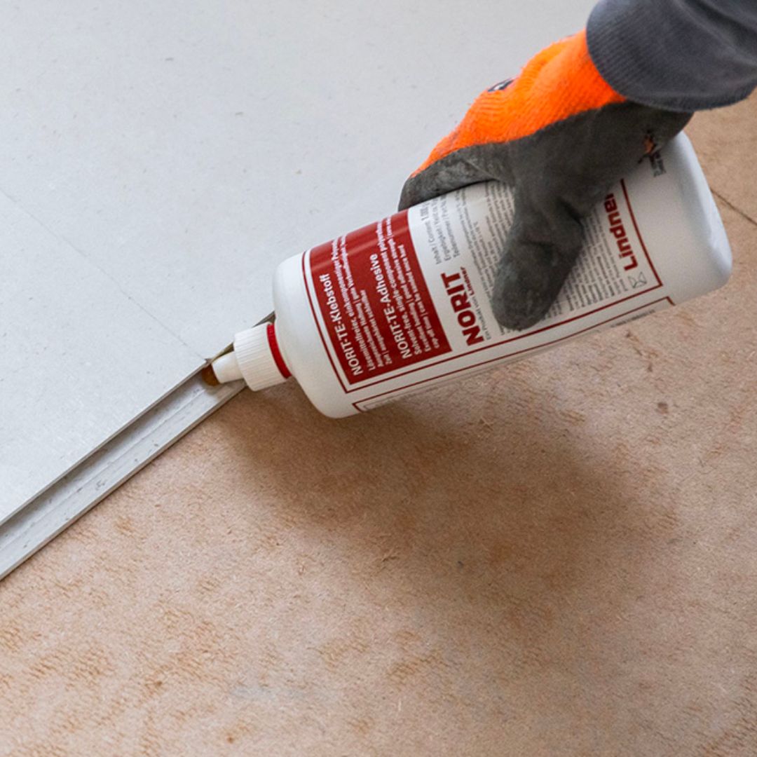 Lijm TE polyurethaan (fles 1kg voor 40m²)